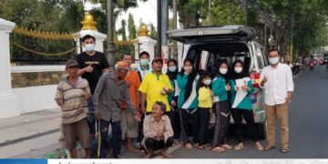 Peduli Terhadap Sesama, Karang Taruna Desa Bulangan Barat Bagi-Bagi Takjil